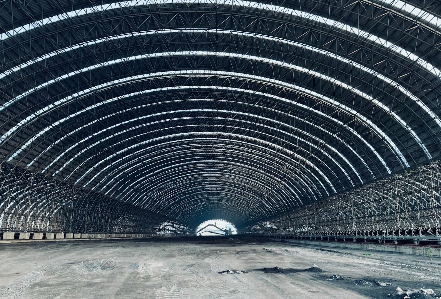 Geniş açıklıklı çelik hangar taşıyıcı sistemi